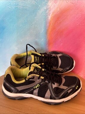 RYKA WOMEN’s INFLUENCE Training  Black Sharp Green Forge Grey Metallic colorway